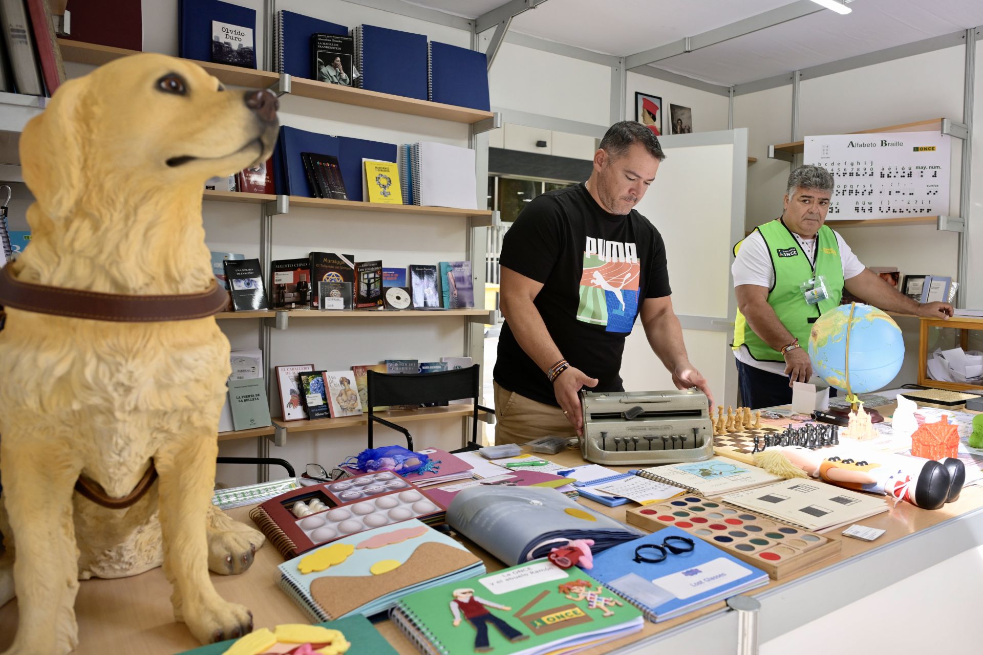 La jornada del 8 de octubre de la Feria del Libro de Murcia, en imágenes