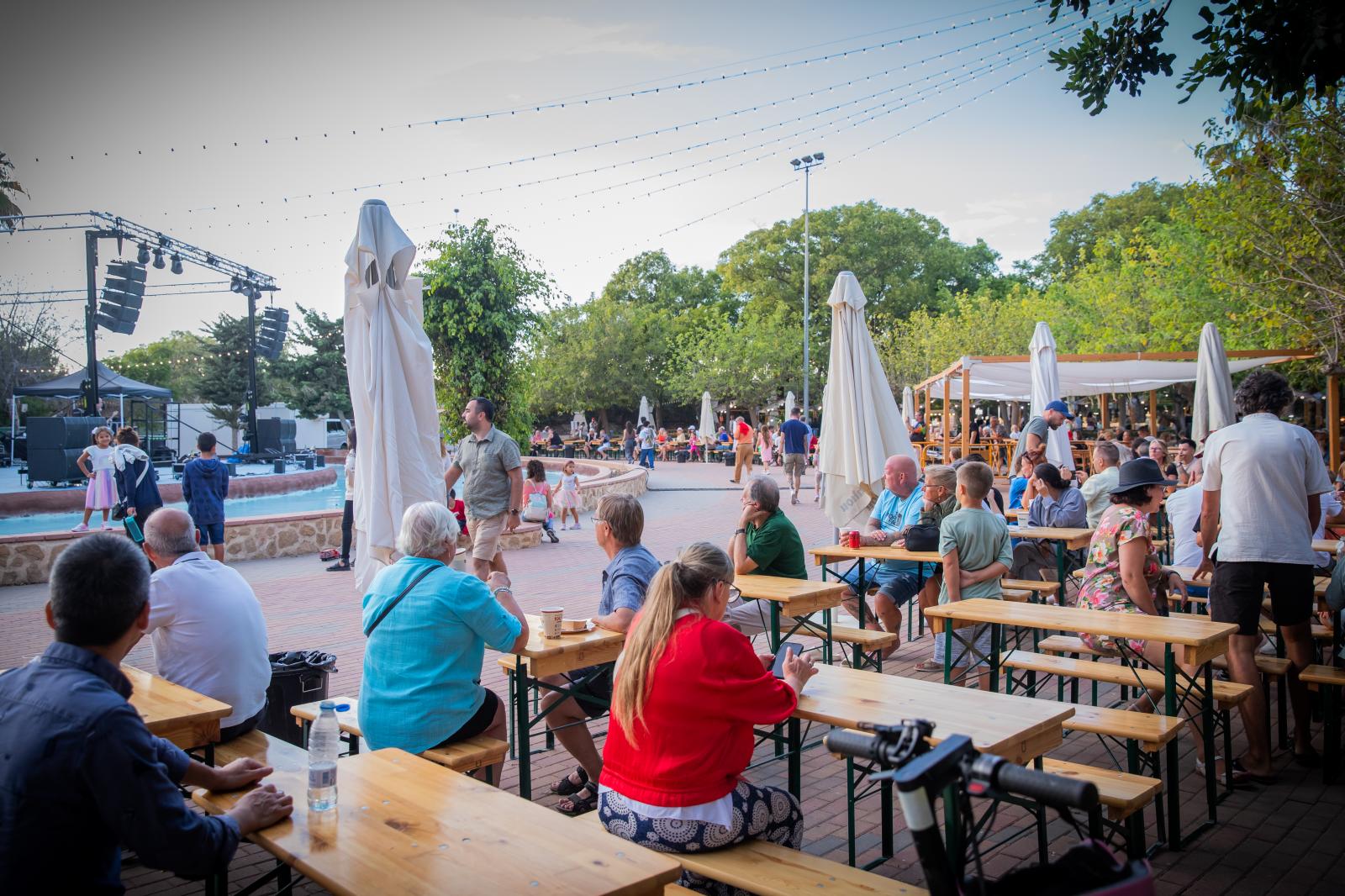 La inauguración del Street Food Market de Torrevieja, en imágenes