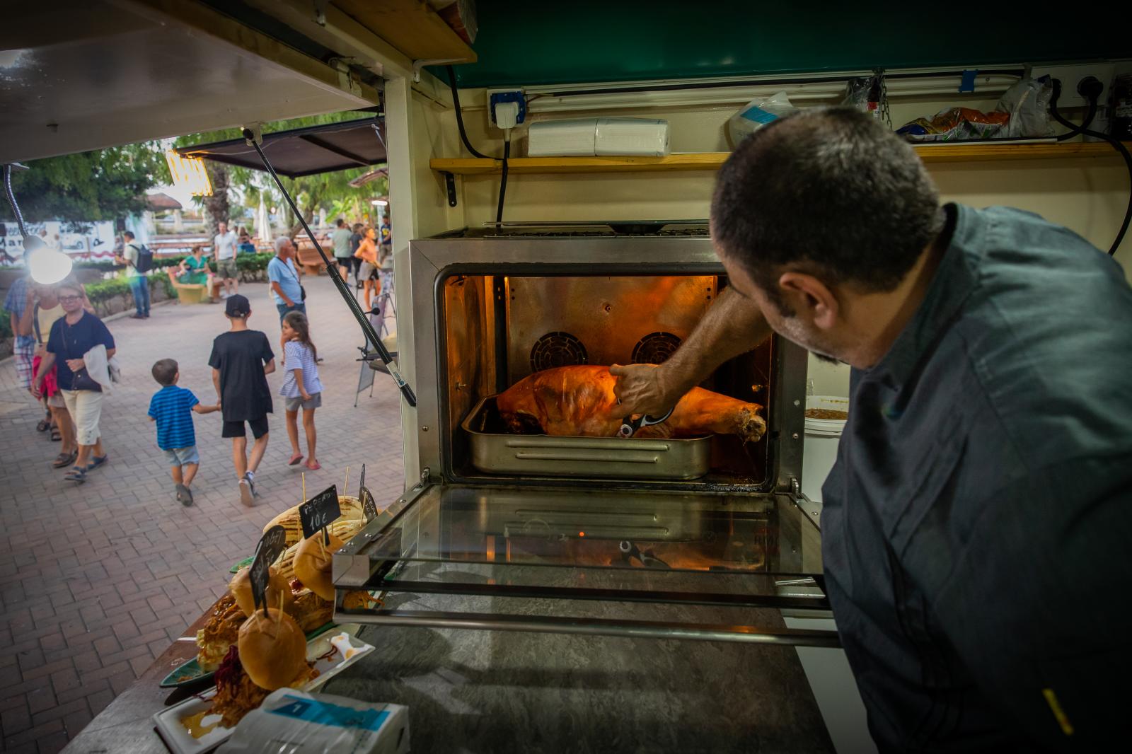 La inauguración del Street Food Market de Torrevieja, en imágenes