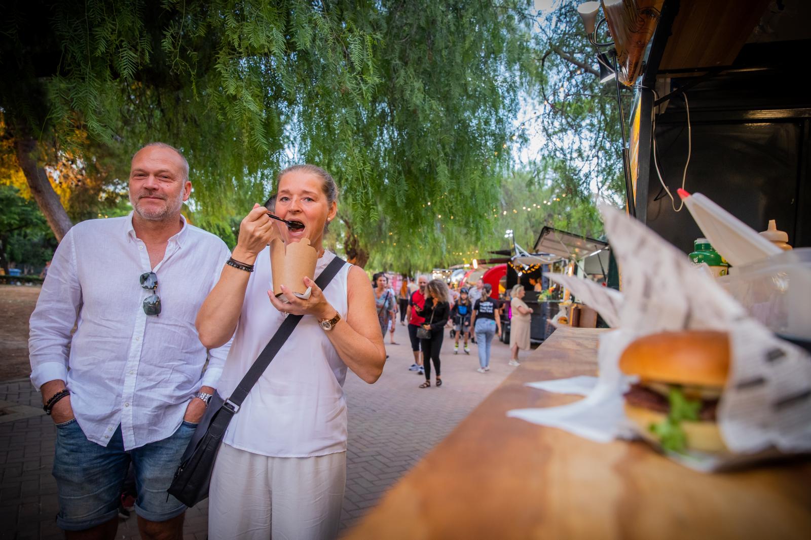 La inauguración del Street Food Market de Torrevieja, en imágenes