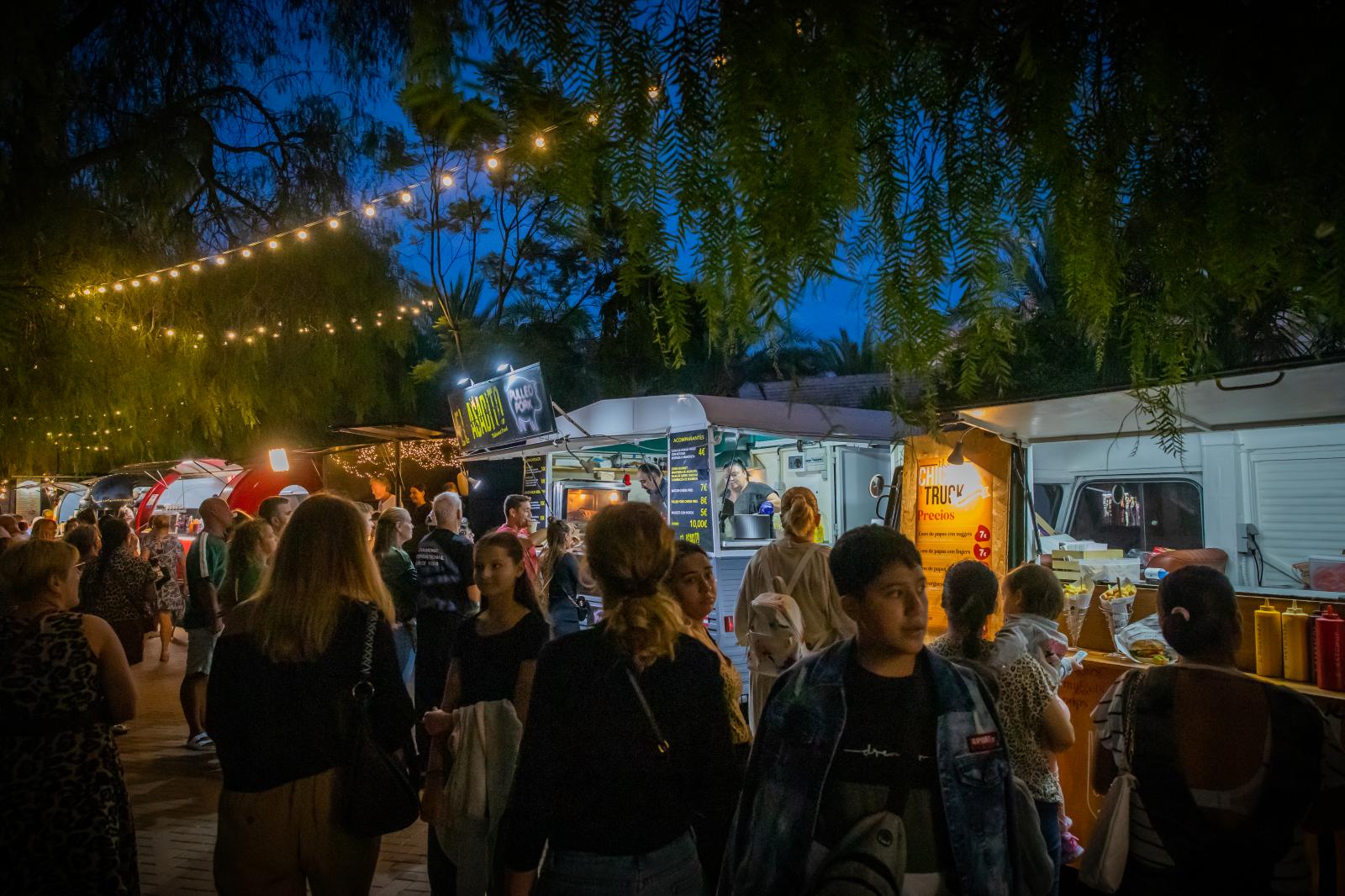 La inauguración del Street Food Market de Torrevieja, en imágenes