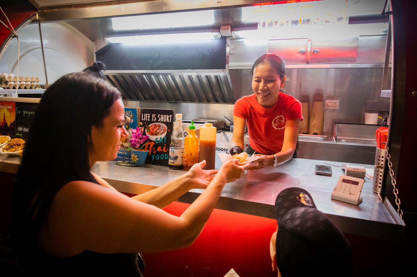 La inauguración del Street Food Market de Torrevieja, en imágenes