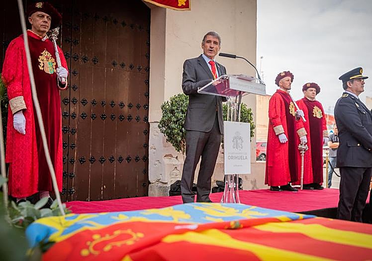 El alcalde de Orihuela, Pepe Vegara, durante su discurso.