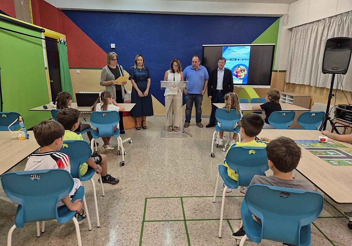 Presentación de la iniciativa ayer en un aula del colegio Federico de Arce.