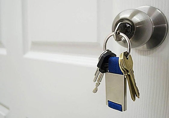 La cerradura de una puerta.