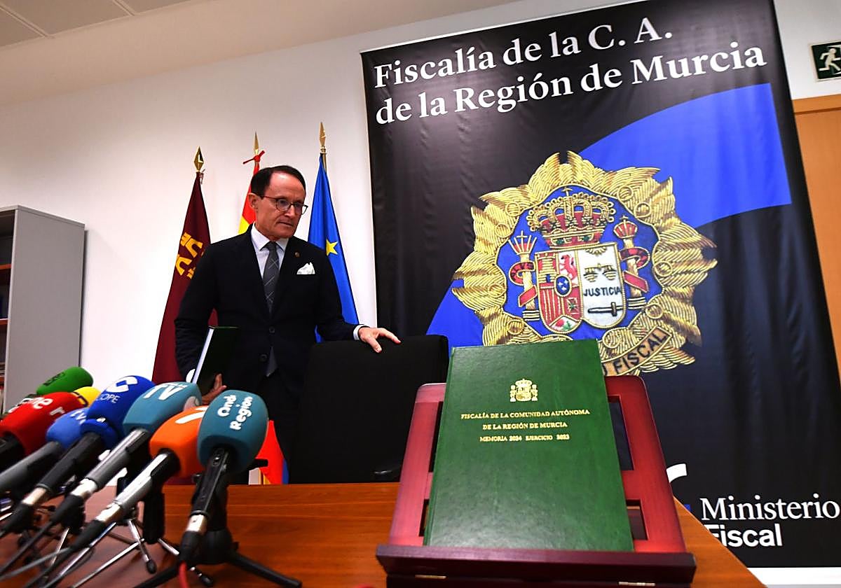 El fiscal superior de la Comunidad, José Luis Díaz Manzanera, presenta la memoria de la Fiscalía.