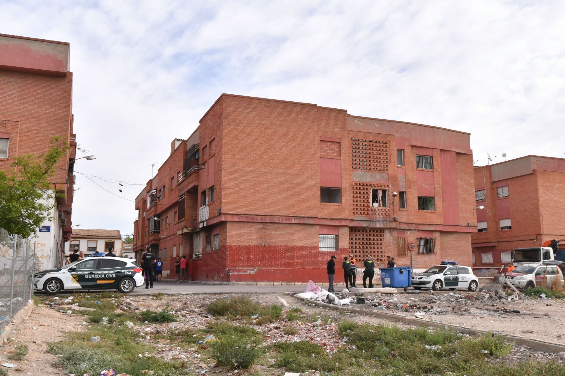 Así fue el desalojo masivo en los conocidos como &#039;pisos de la Titos&#039;