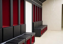 El vestuario, casi a punto para recibir a los jugadores.