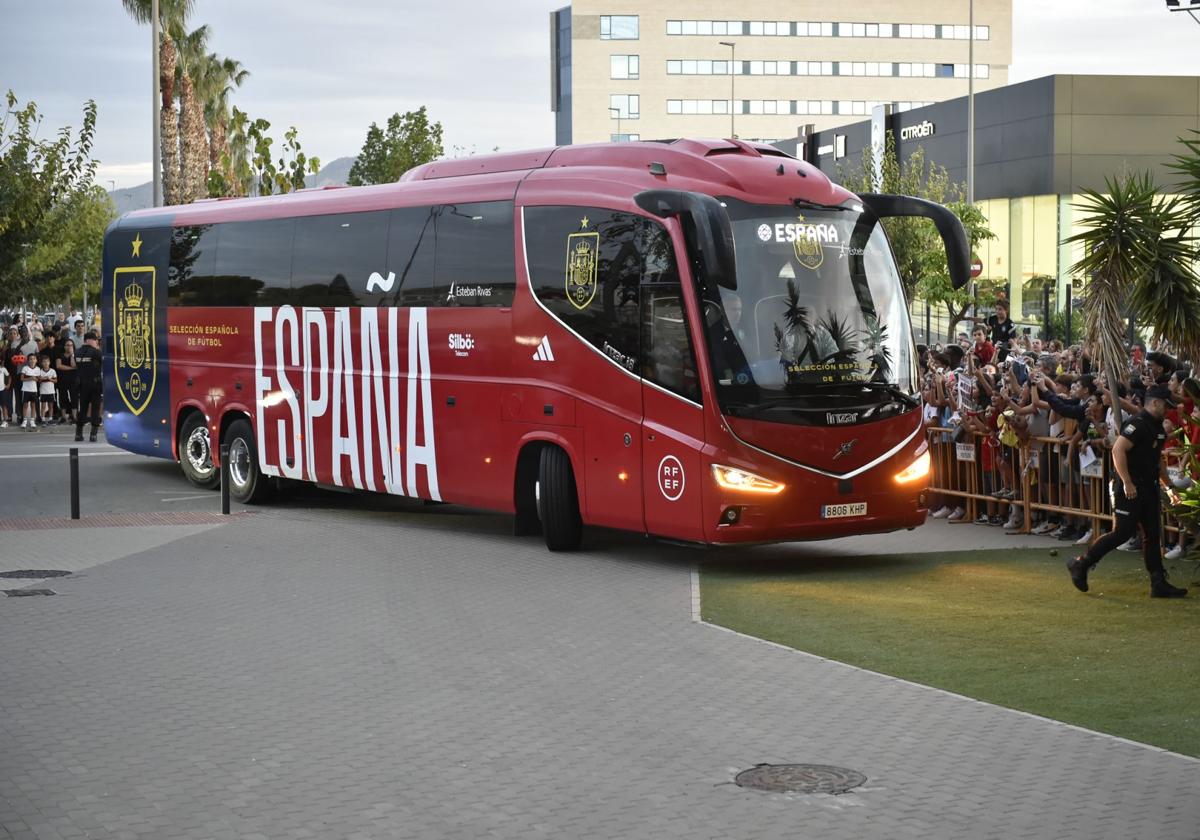 La llegada de la selección española a Murcia, en imágenes