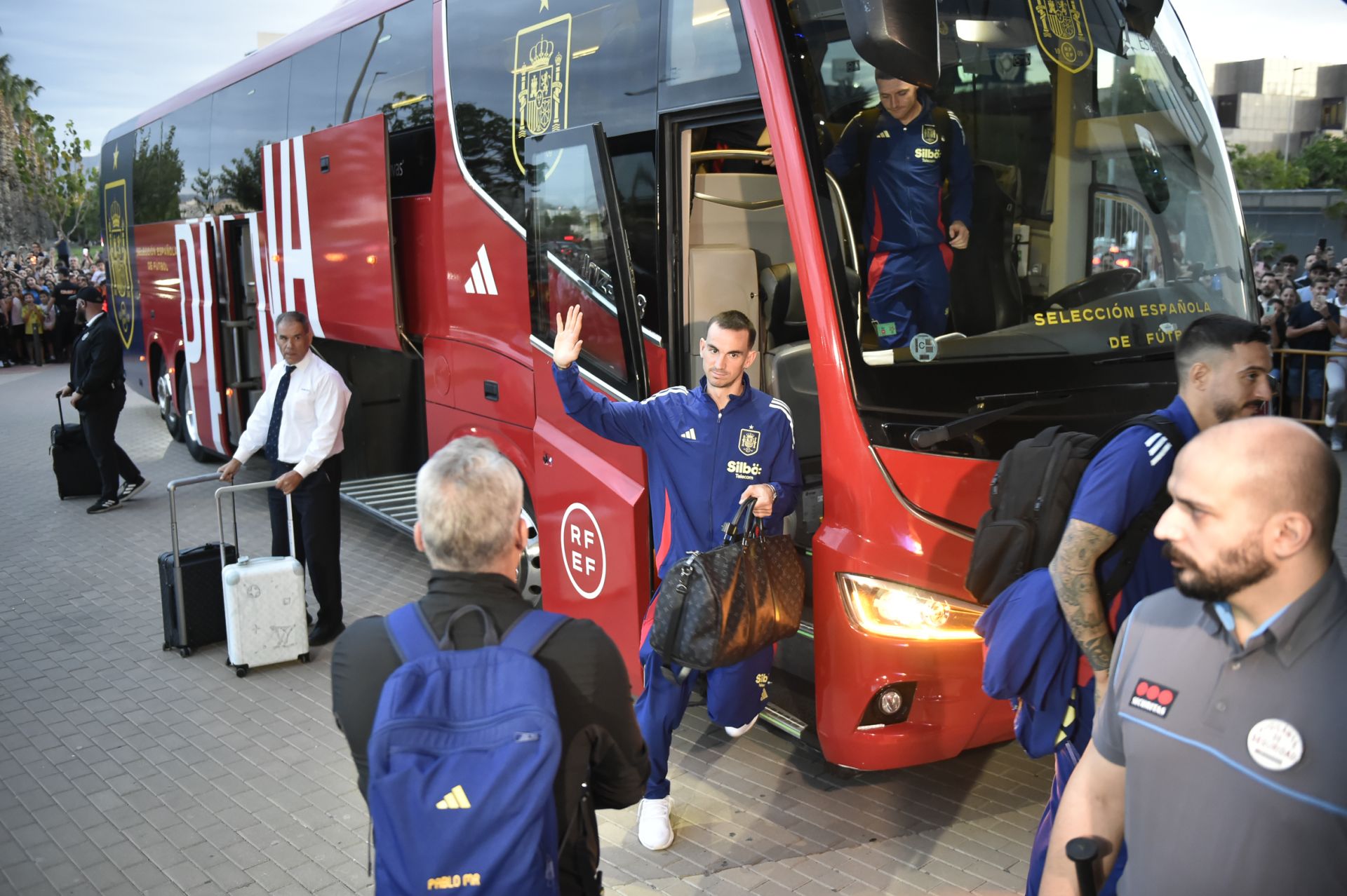 La llegada de la selección española a Murcia, en imágenes