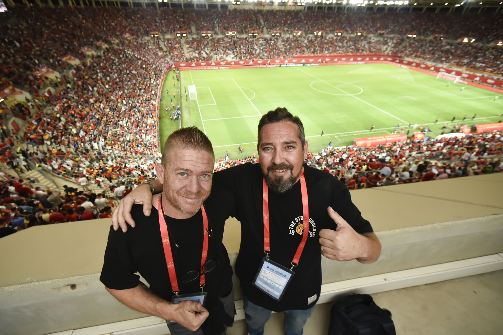 Gran ambiente en el Enrique Roca por la visita de La Roja