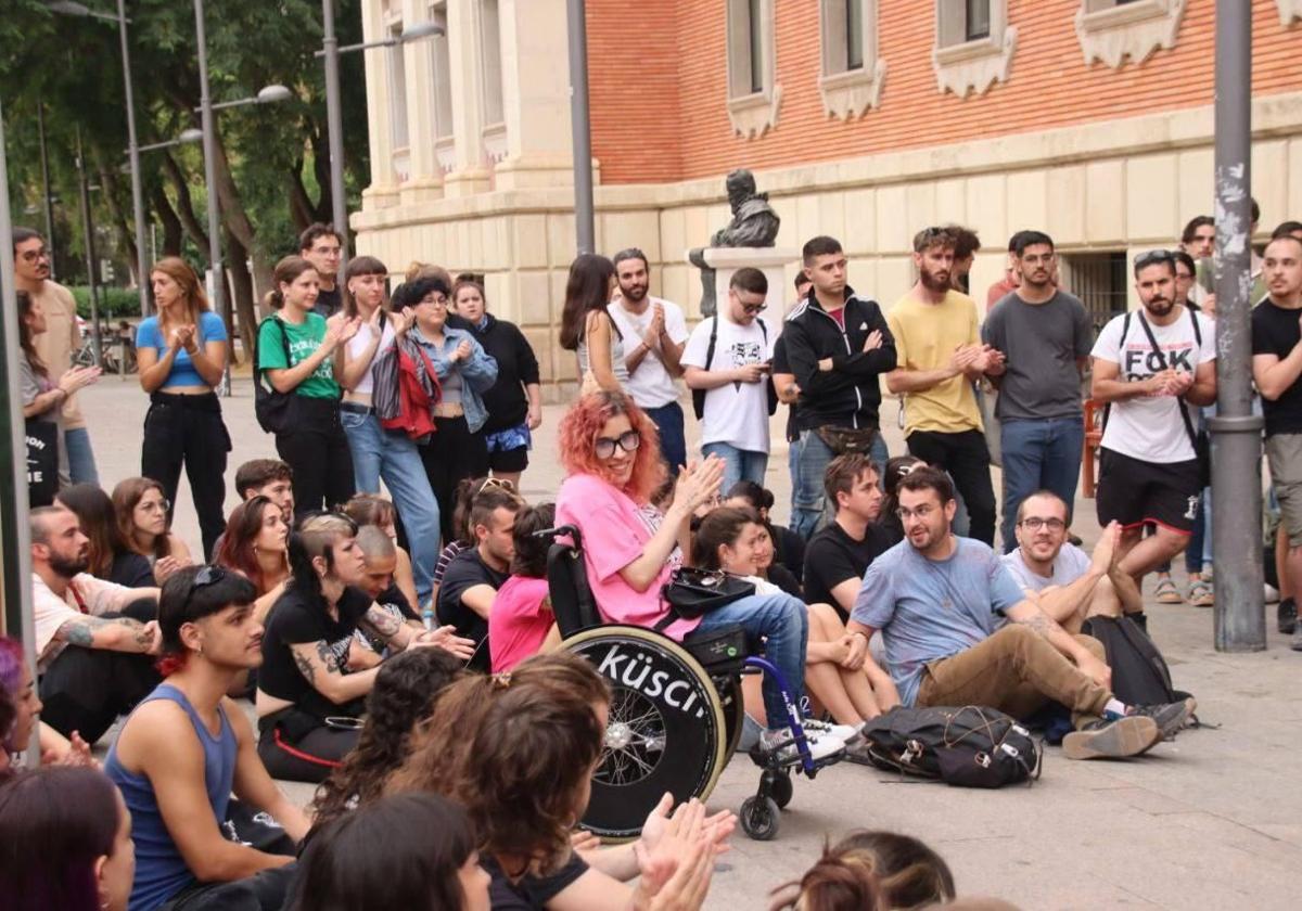 Jóvenes reclaman en Murcia alquileres baratos