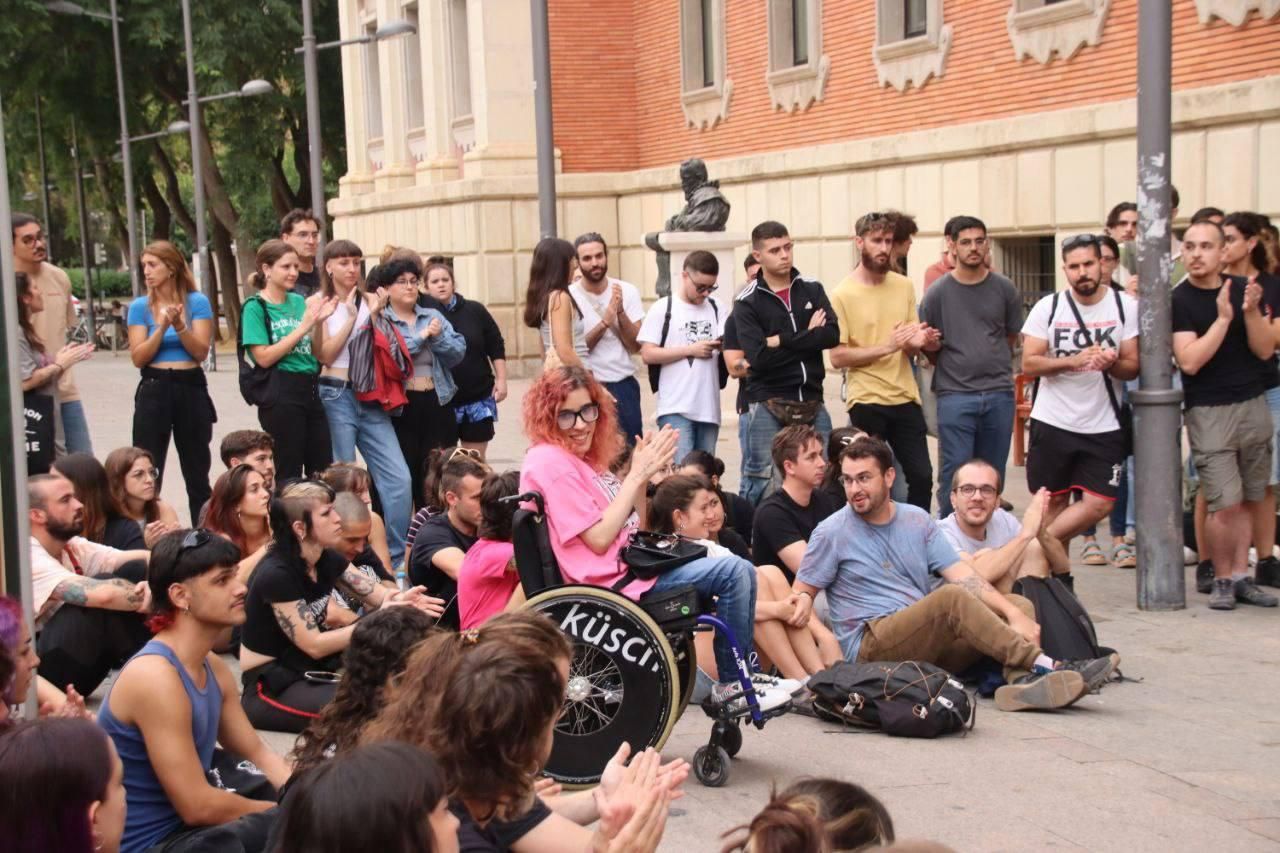 Jóvenes reclaman en Murcia alquileres baratos