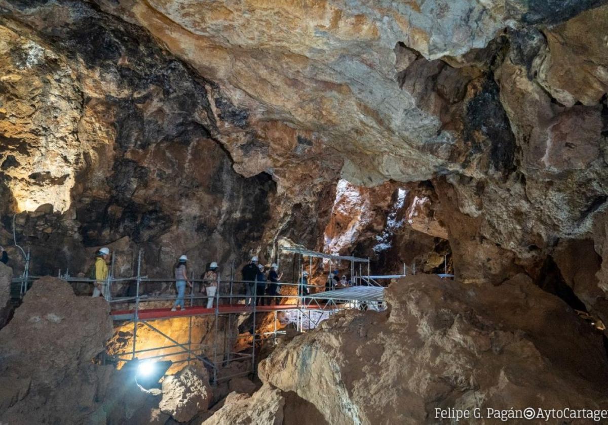 Visita a Cueva Victoria, para conocer la zona de los hallazgos.