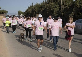 Participantes en la marcha solidaria, a su salida desde la Loma de Pozo Estrecho.