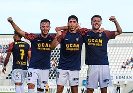 De izquierda a derecha, Ale Marín, Luque y Urcelay tras un gol.