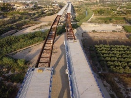 Obras en uno de los tramos del Arco Noroeste que cruza el río Segura cerca de Archena, antes del verano.