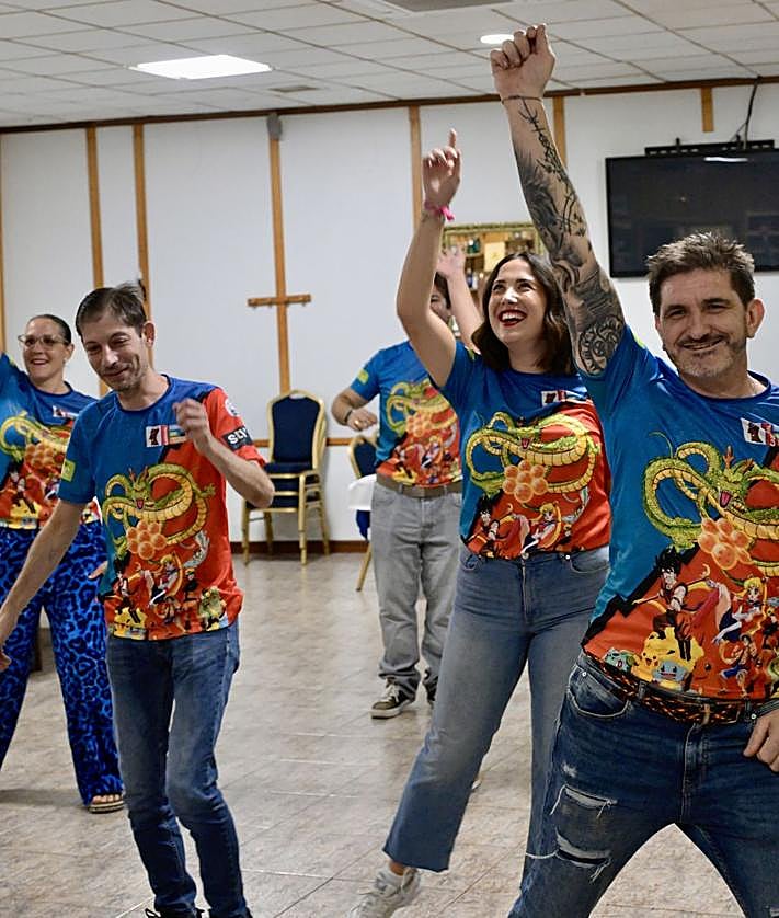 Imagen secundaria 2 - Ensayo de los aspirantes a musa y muso del Carnaval, el pasado miércoles en Cabezo de Torres. 