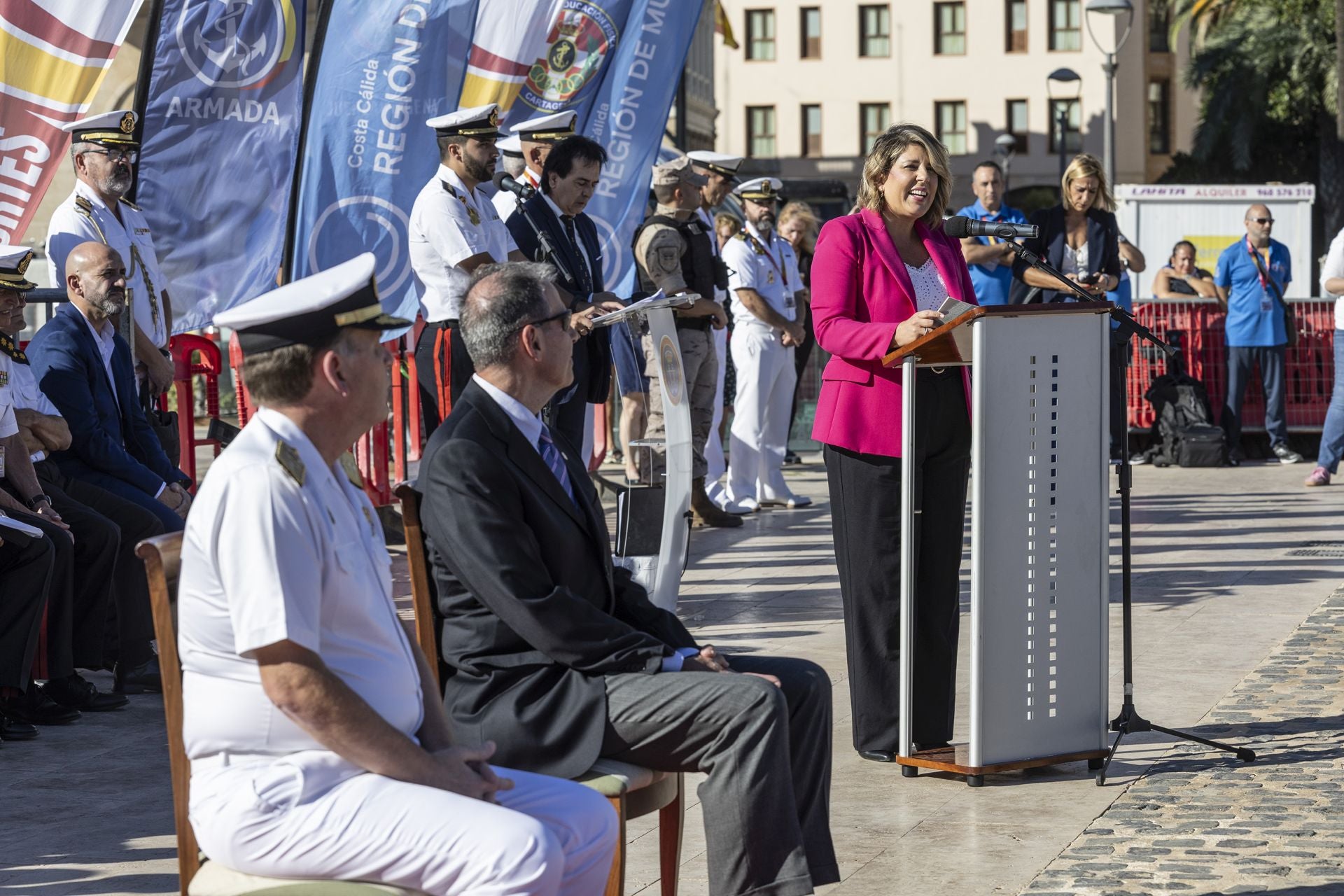 Llegada de los militares que participan en Cartagena en el campeonato de carreras de orientación