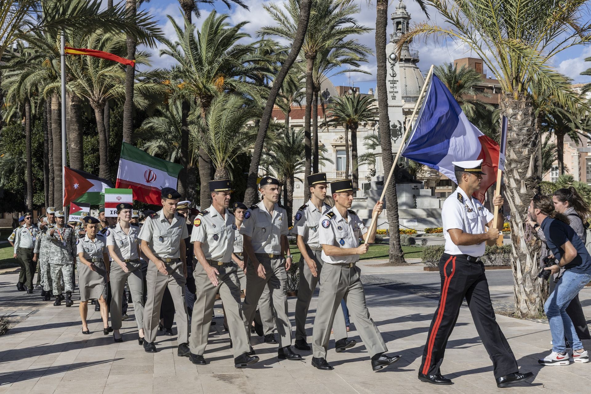 Llegada de los militares que participan en Cartagena en el campeonato de carreras de orientación