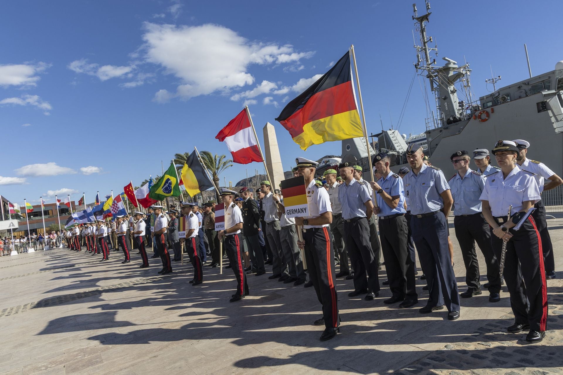 Llegada de los militares que participan en Cartagena en el campeonato de carreras de orientación