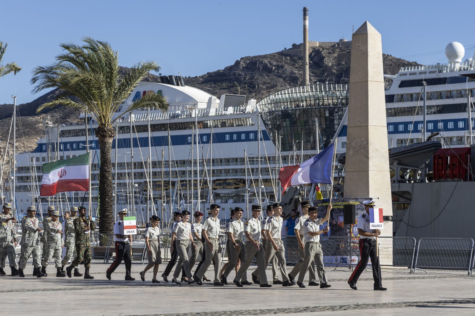 Llegada de los militares que participan en Cartagena en el campeonato de carreras de orientación