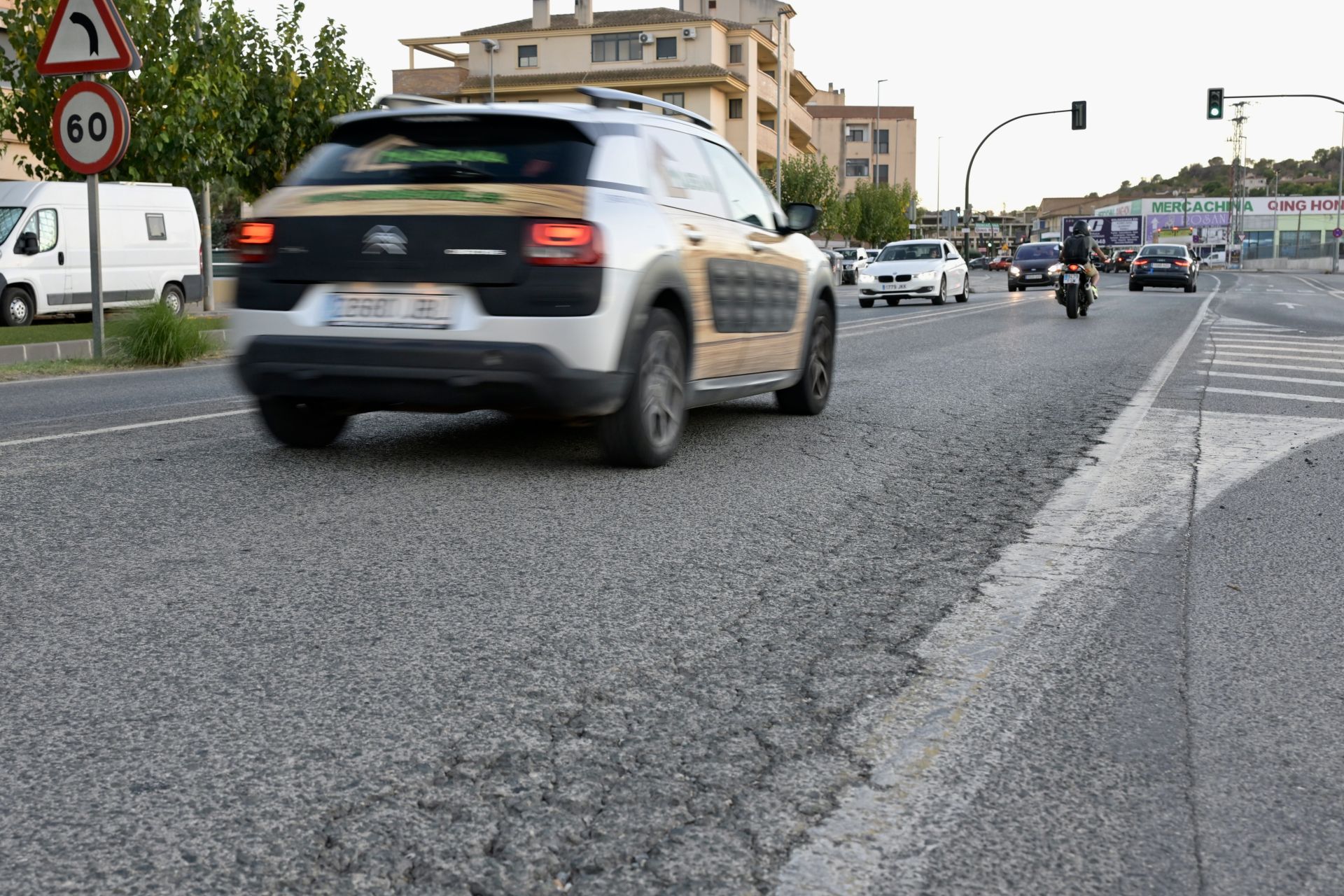 Las imágenes de los baches en la avenida Alejandro Valverde de Murcia