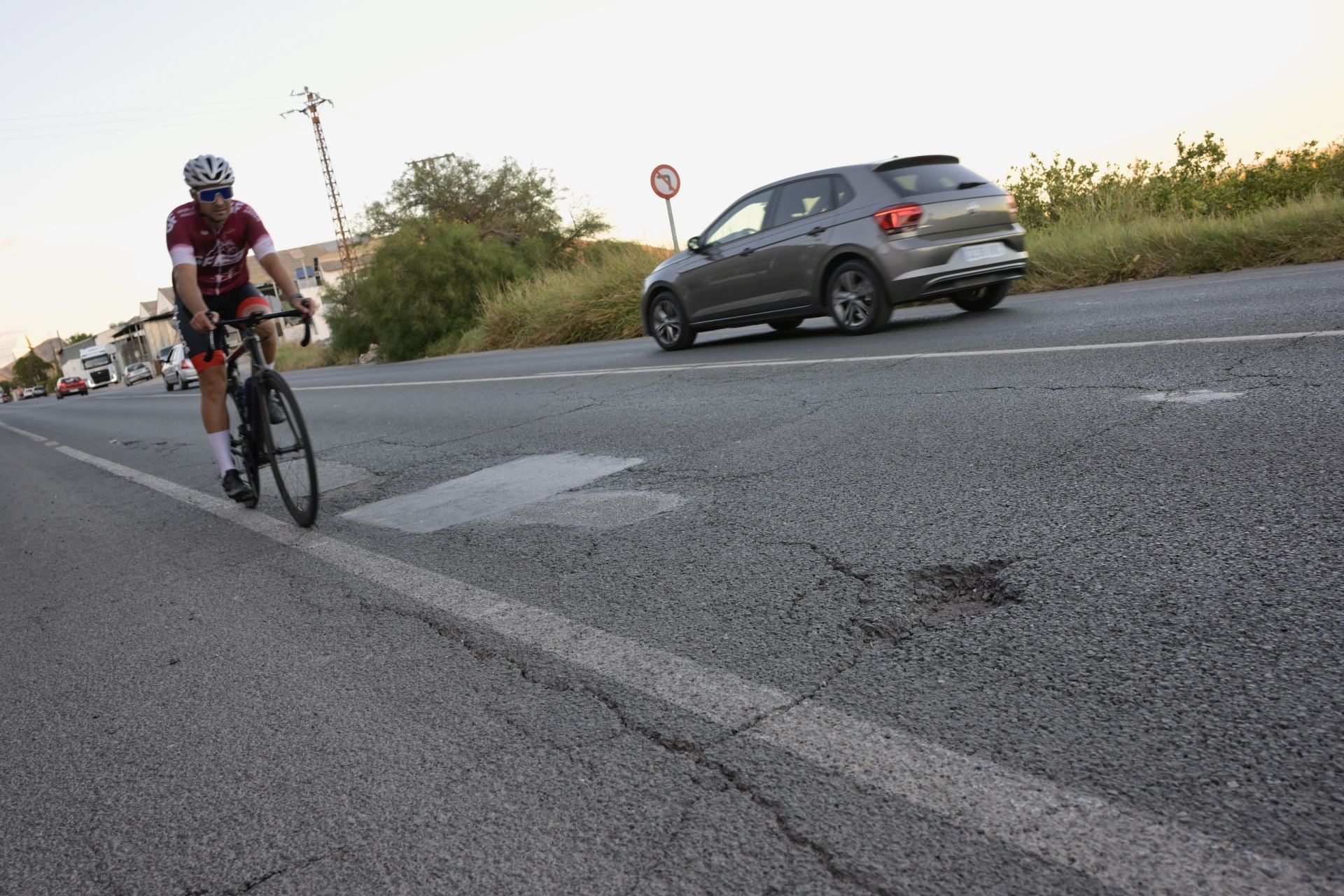 Las imágenes de los baches en la avenida Alejandro Valverde de Murcia