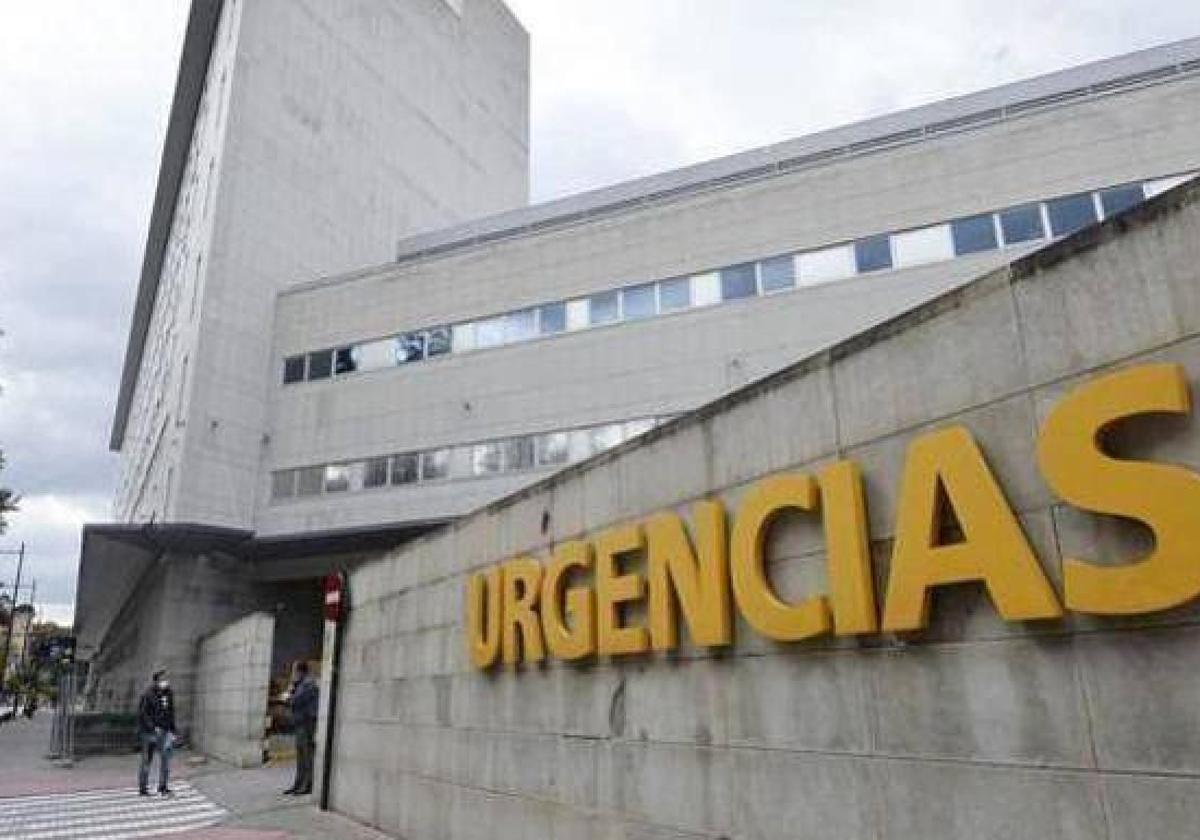 Puerta de Urgencias del hospital Reina Sofía, en una imagen de archivo.