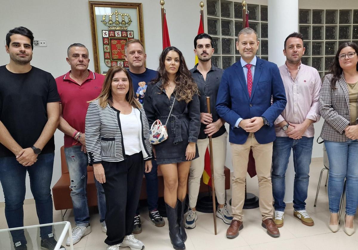 Javier Vera Padilla, con el bastón de mando, este jueves.