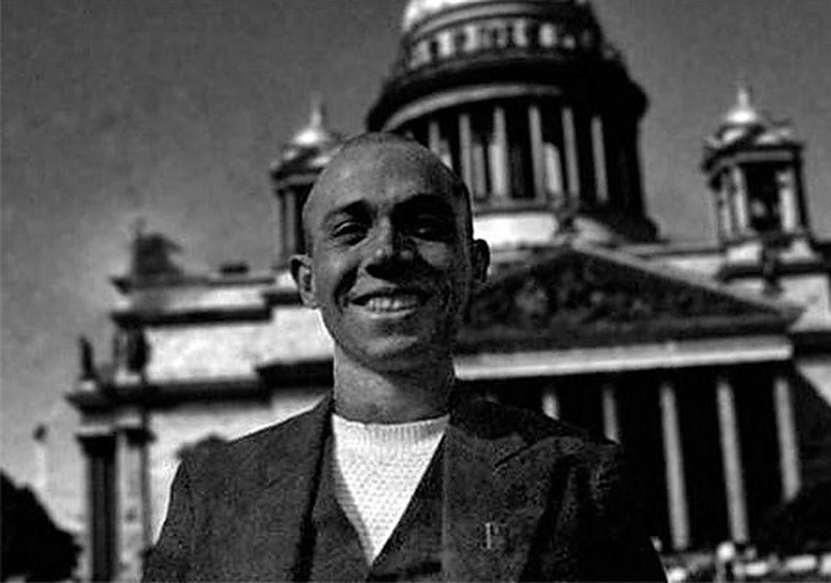 La imborrable sonrisa de Miguel Hernández (1910-1942).