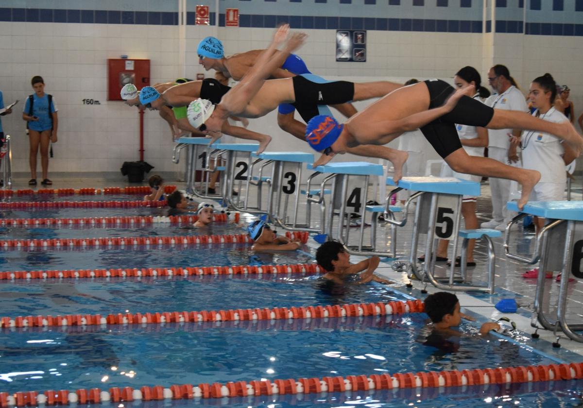 El 'XII Trofeo de Natación Ciudad de Lorca' de los Juegos Deportivos del Guadalentín inaugura la temporada regional con 328 nadadores de diez clubes de la Región