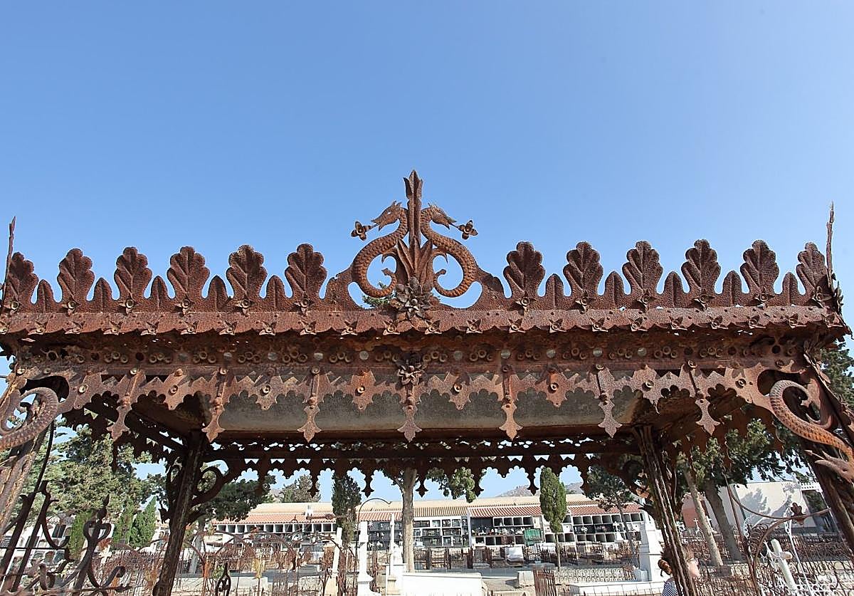 Tumba de Norberto Morales, en el cementerio de Mazarrón.