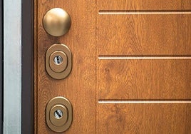 El sorprendente producto que te ayudará a devolverle el brillo a tus pomos y cerraduras de metal.