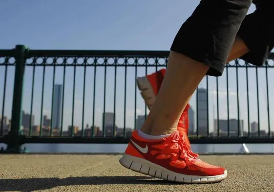 Los trucos para combatir el mal olor en los zapatos de manera natural.