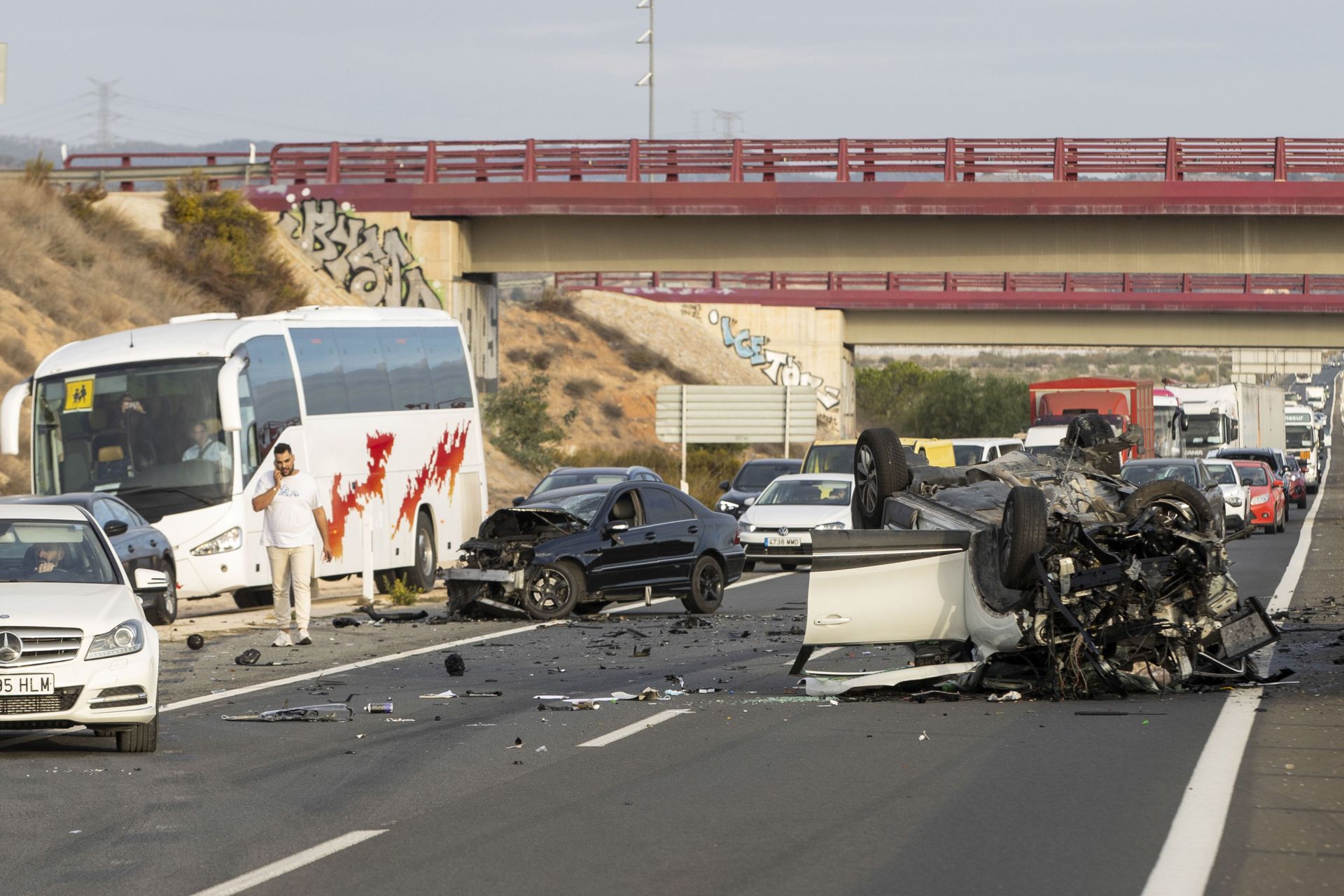 El accidente provocado por un kamikaze en la autovía entre Murcia y Cartagena, en imágenes