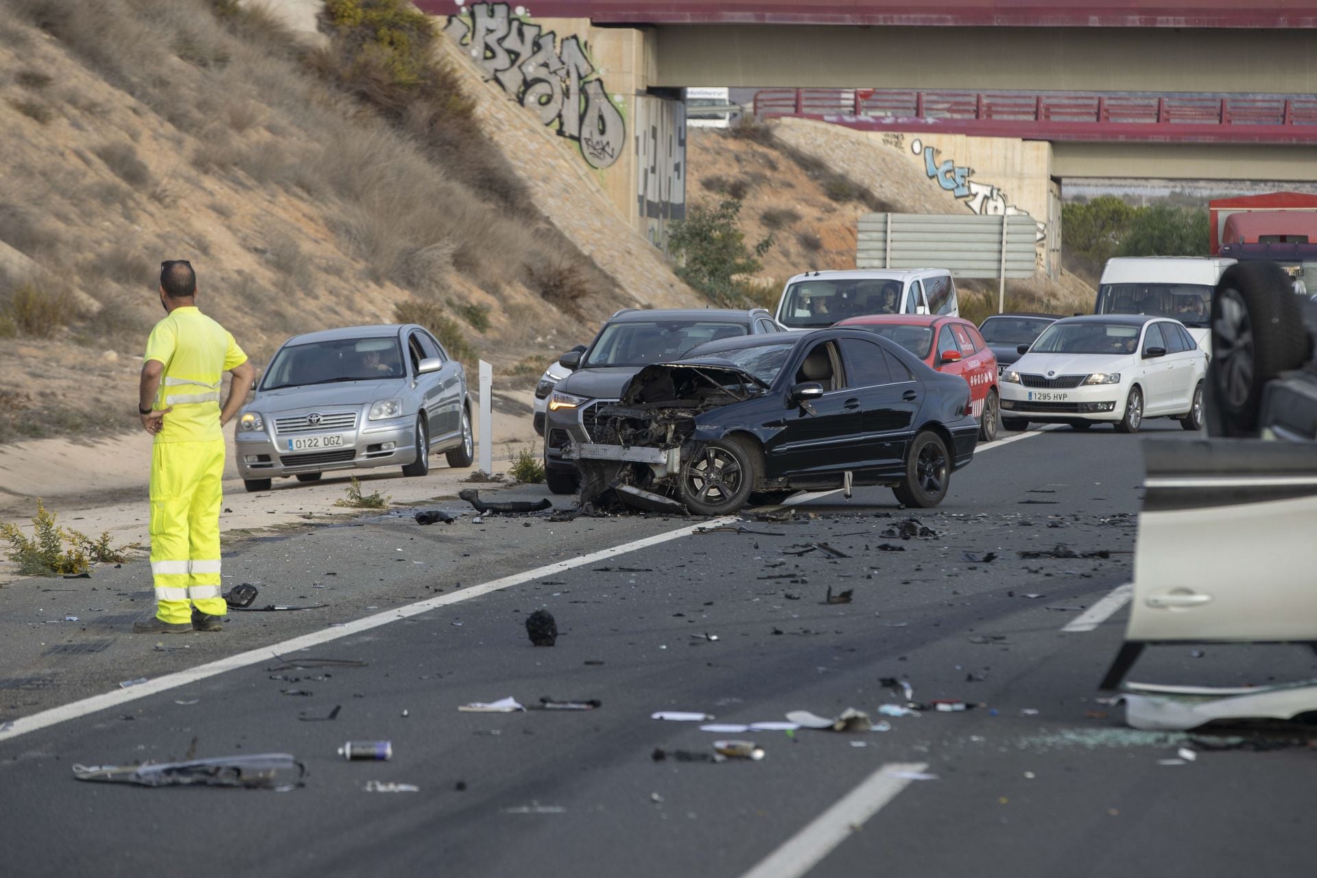 El accidente provocado por un kamikaze en la autovía entre Murcia y Cartagena, en imágenes