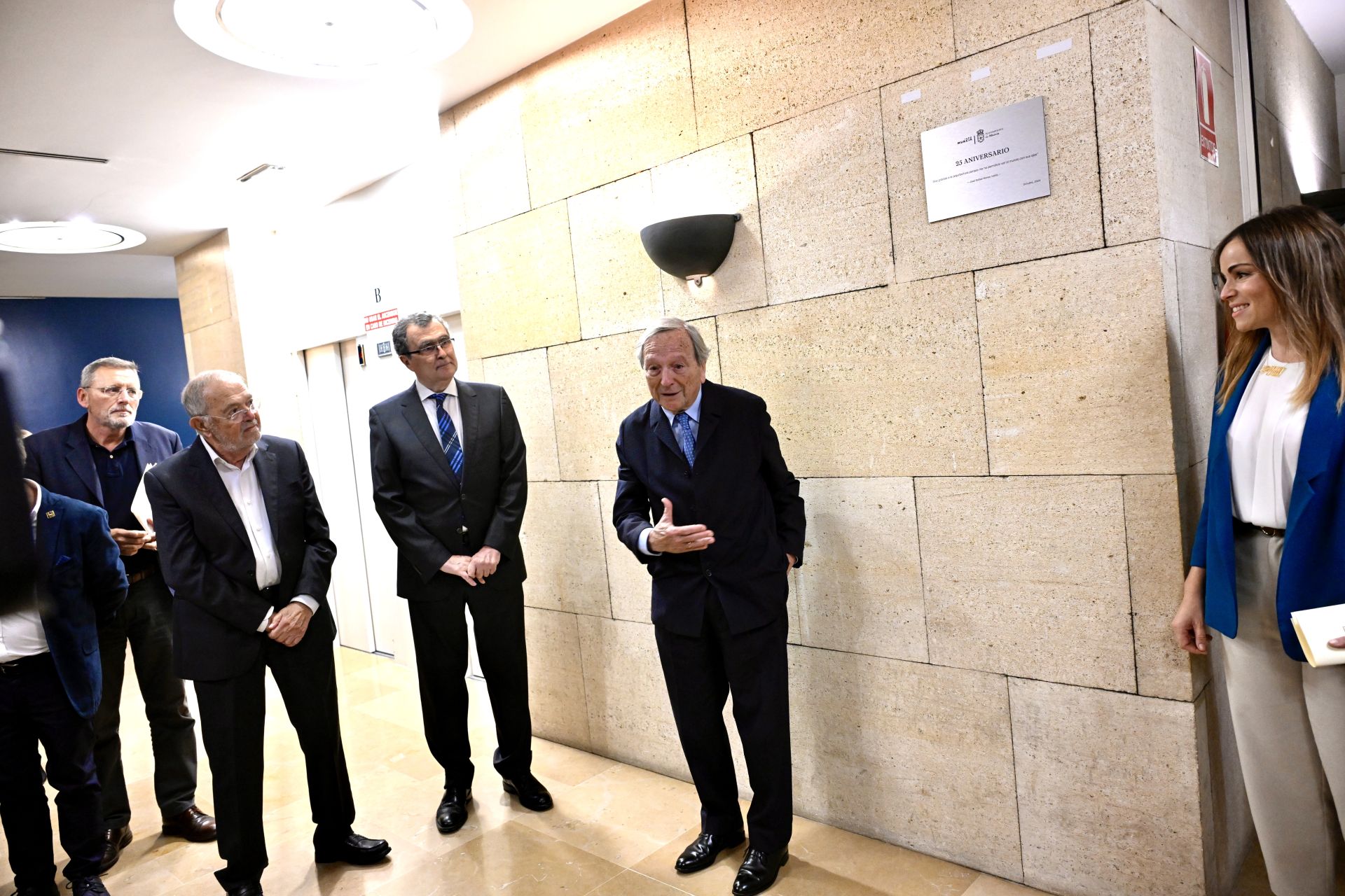 Mesa redonda &#039;Celebrando el Moneo&#039; en Murcia por su 25 aniversario, en imágenes