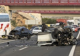 El estado de los vehículos tras el accidente en la A-30.