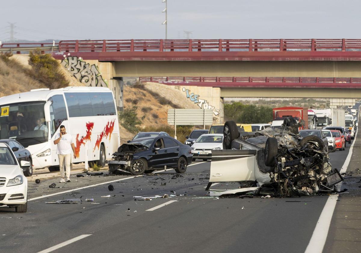 El estado de los vehículos tras el accidente en la A-30.