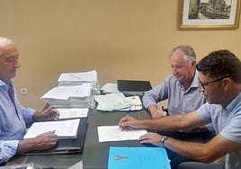 Los presidentes de Alimer y Yefrut, formalizando la fusión.