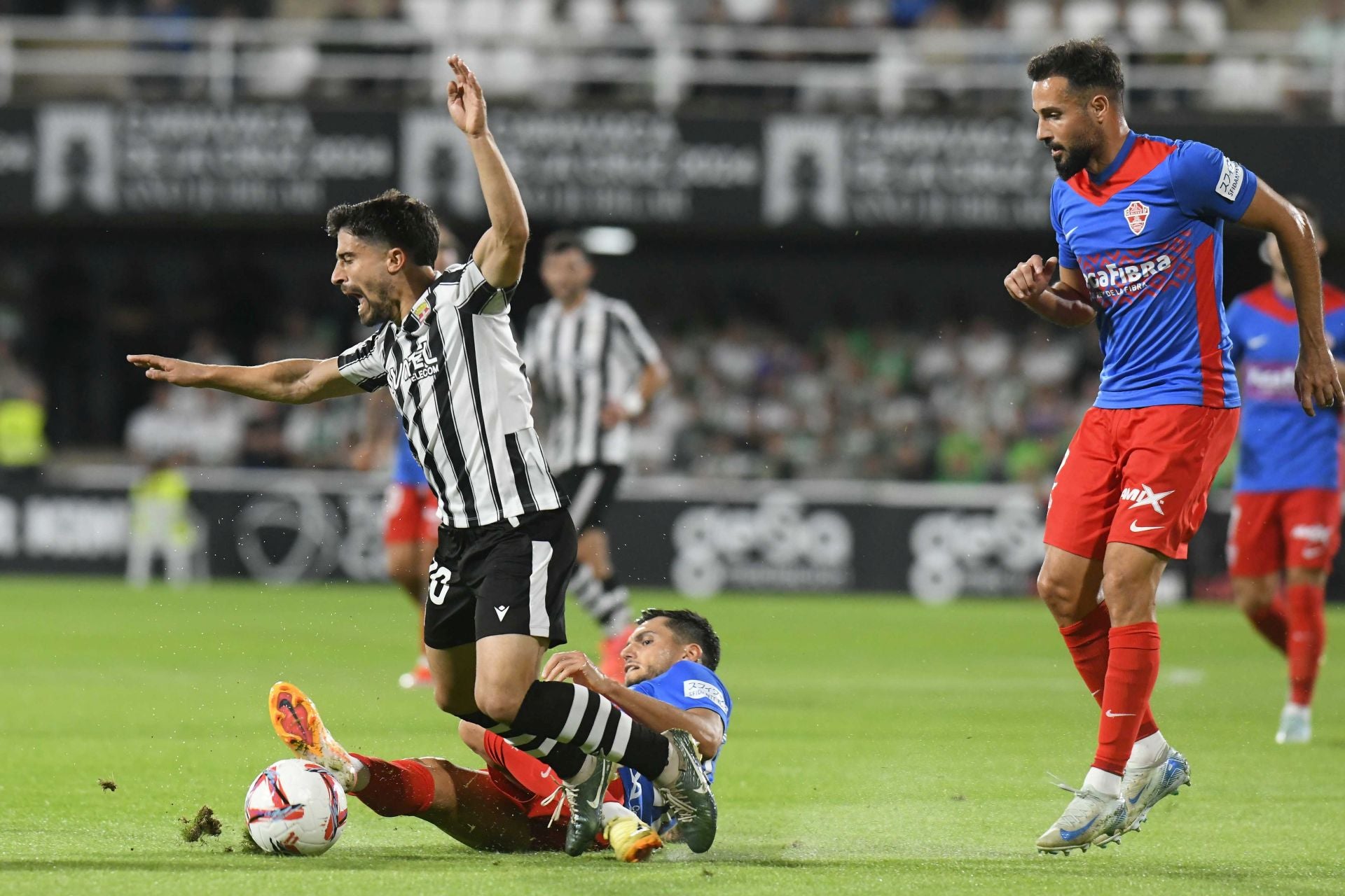 El empate del Cartagena frente al Elche, en imágenes