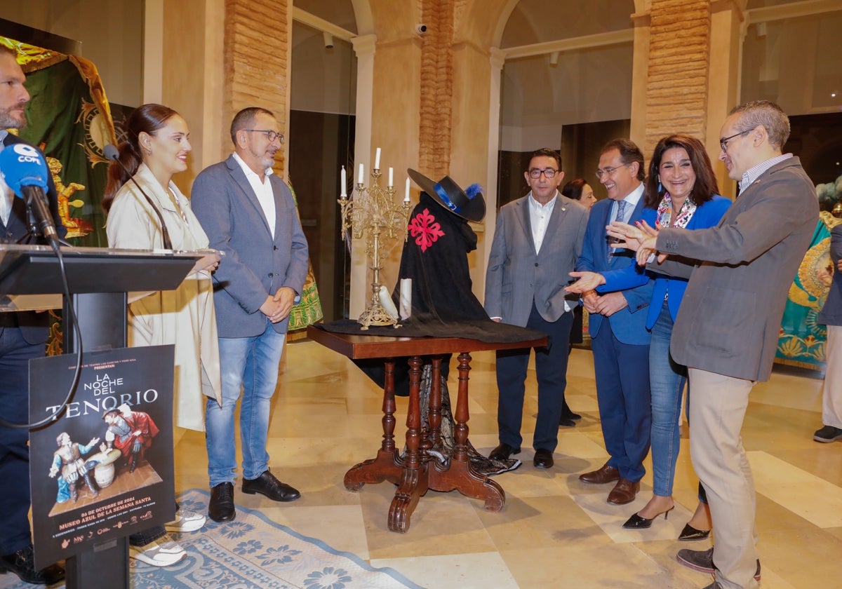 Presentación de 'La noche del Tenorio' en el claustro del Museo Azul de la Semana Santa.