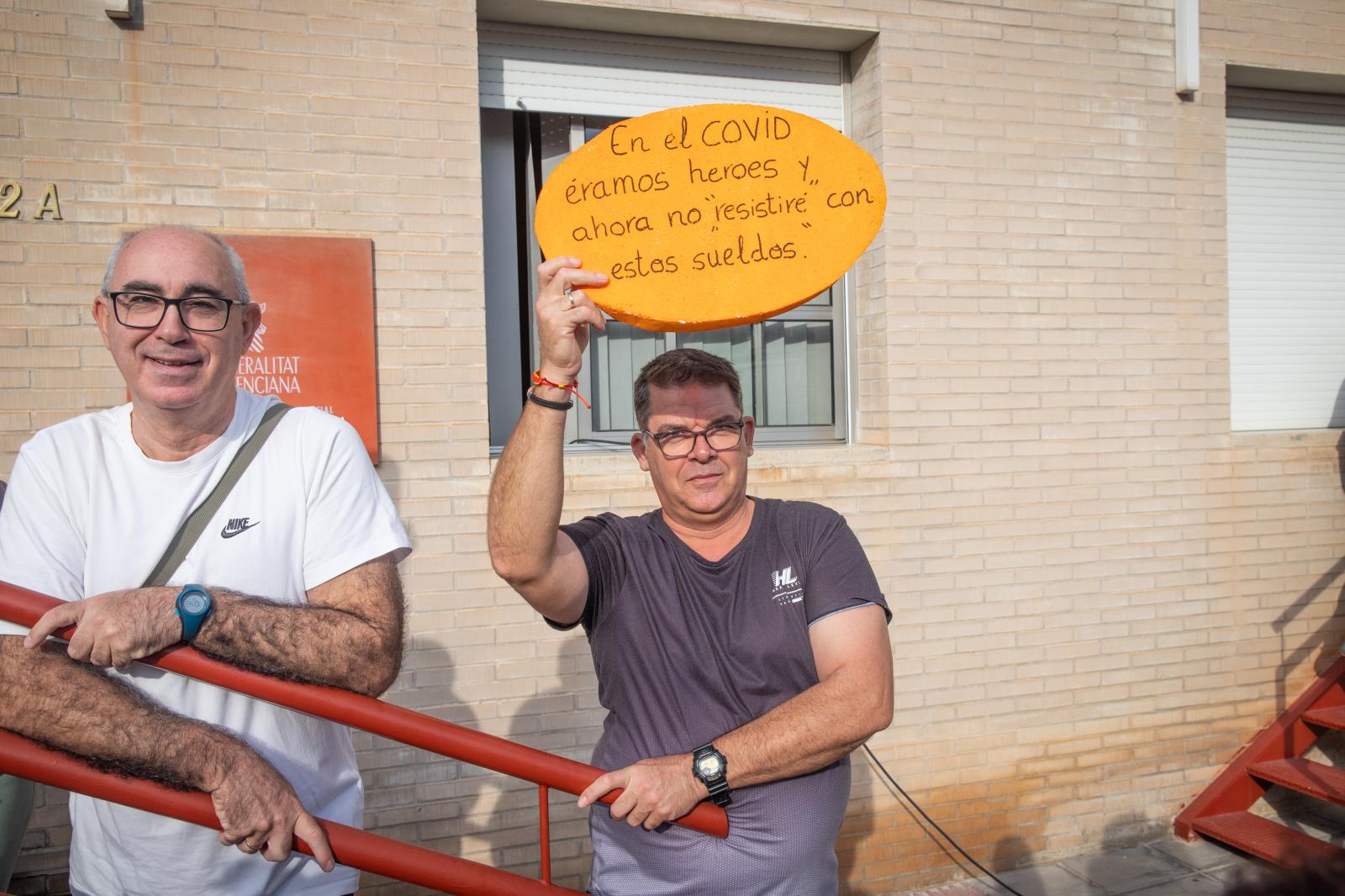 La residencia de mayores de Las Espeñetas en Orihuela se echa a la calle por una subida salarial