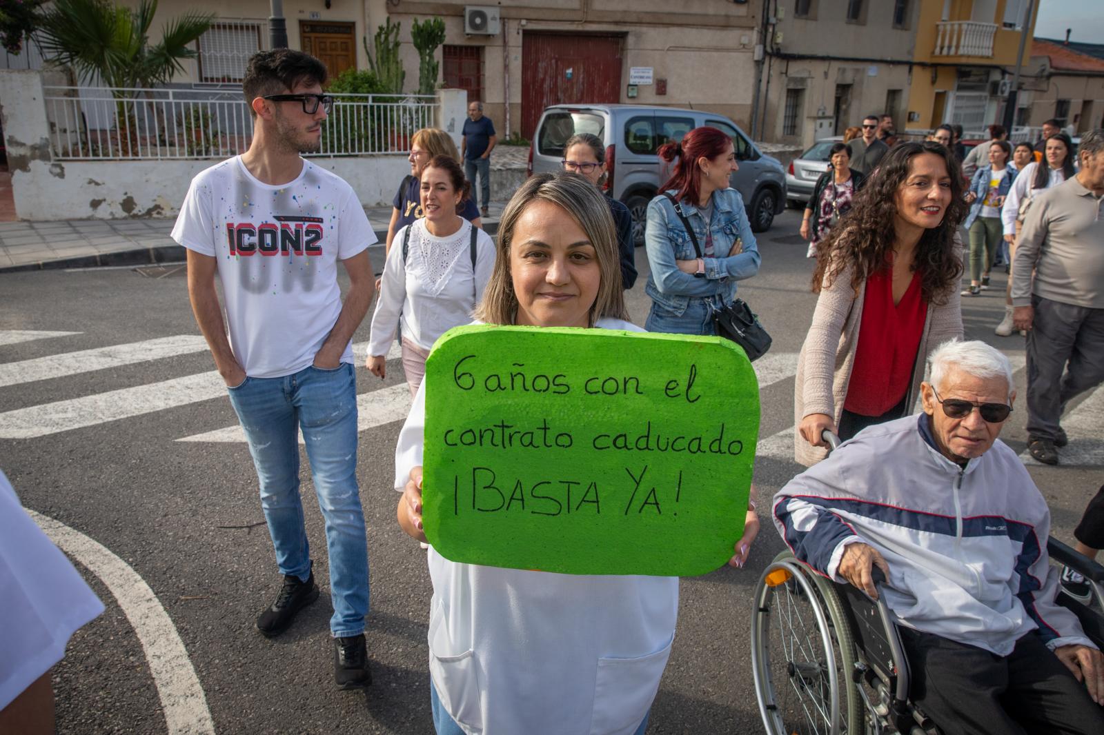 La residencia de mayores de Las Espeñetas en Orihuela se echa a la calle por una subida salarial