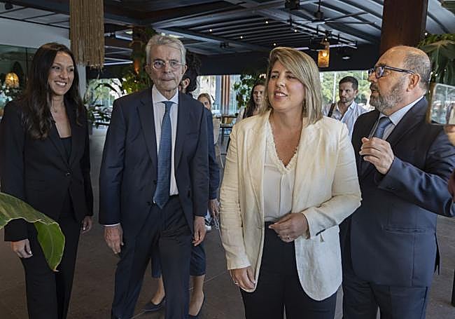 Noelia Arroyo, Antonio Catalán y Carmen Conesa en el Círculo de Economía, este jueves, en Cartagena.