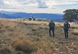 Imagen de archivi de las labores de búsqueda de la Guardia Civil en la zona donde se habrían encontrado los restos mortales de la pareja y la avioneta siniestrada.