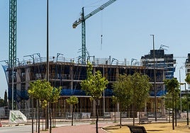 Edificio en construcción junto a la avenida Juan de Borbón de Murcia, en una imagen de archivo.