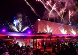 Colorido y luminoso acto inaugural del Teatro Geli Albaladejo, de San Pedro del Pinatar, anoche.