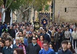 Los cofrades durante el recorrido por las calles de Caravaca, ayer.